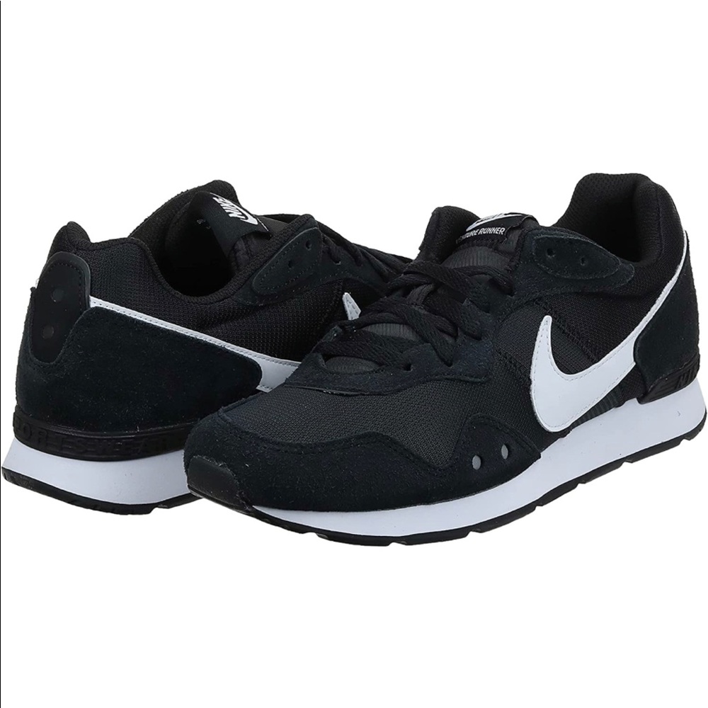 Nike women Sneaker, Black White Black,